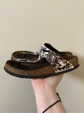 Birkenstock Gizeh floral print sandals - Used condition (Approx. 7-7.5) 💜